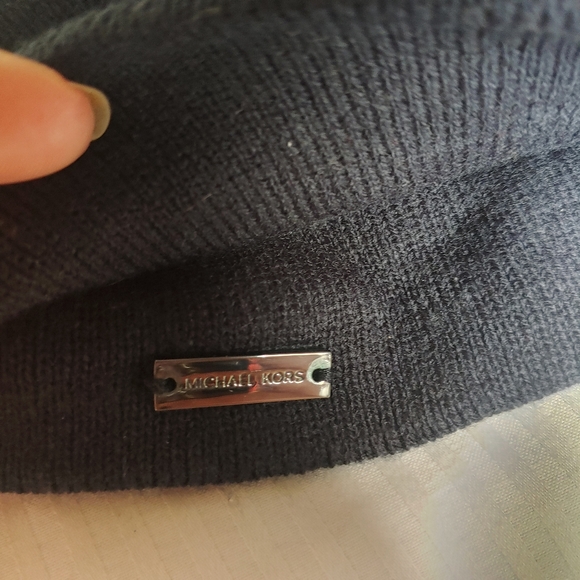 MIchale Kors navy beanie JA1168 - Picture 5 of 5